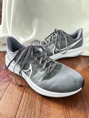 Nike Men’s Air Zoom Pegasus 39 size 10